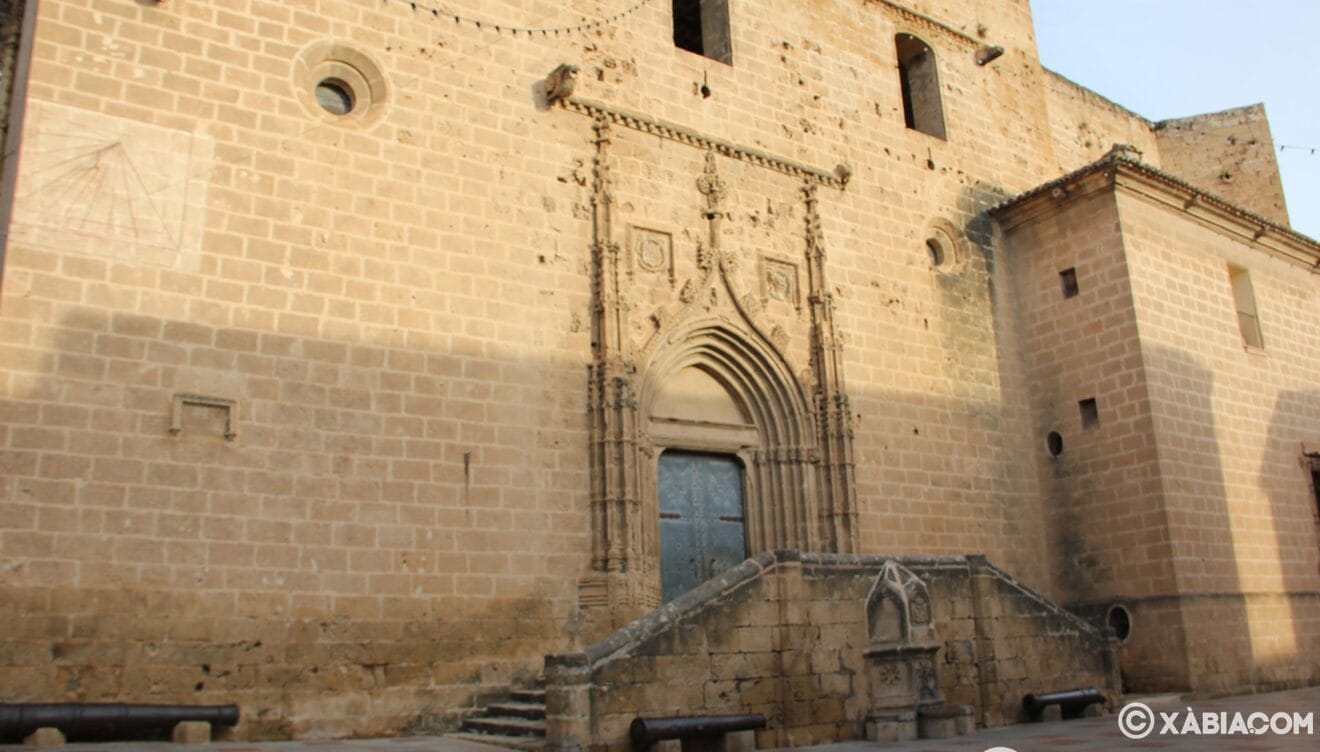 Portada lateral dedicada a San Gil