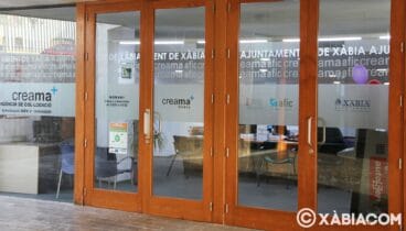 Entrada a la oficina de Creama Xàbia, donde se encuentra el Punt LABORA