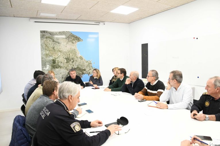 Coordination meeting during the storm