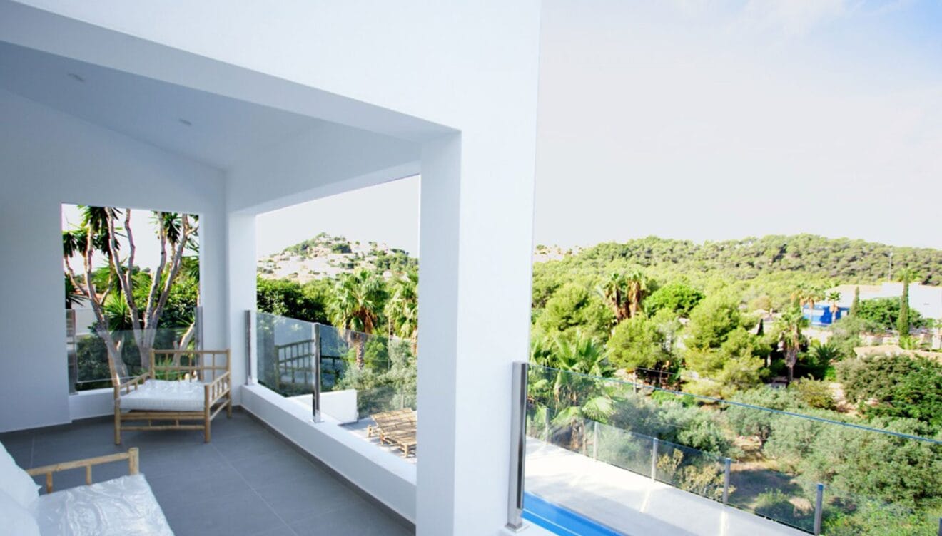 Terraza con vistas abiertas en una espectacular casa en Moraira - Fine & Country Costa Blanca Norte