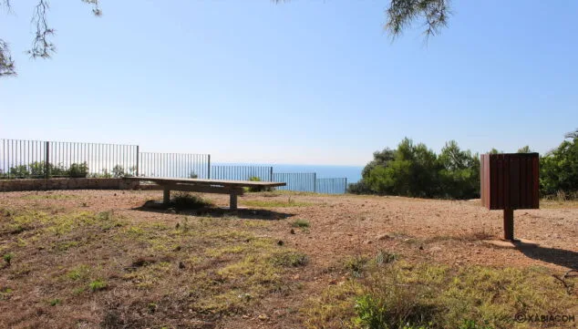 Imagen: Un lugar de paz y relax en Jávea, con espacios para sentarse y pasar un rato