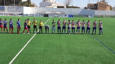 Ambos equipos en el inicio del partido