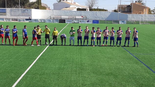 Imagen: Ambos equipos en el inicio del partido