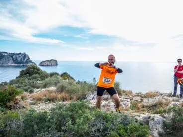 Atleta posando durante el recorrido de la Granadella Trail