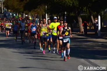 Cabeza de carrera a los pocos metros de iniciar la prueba