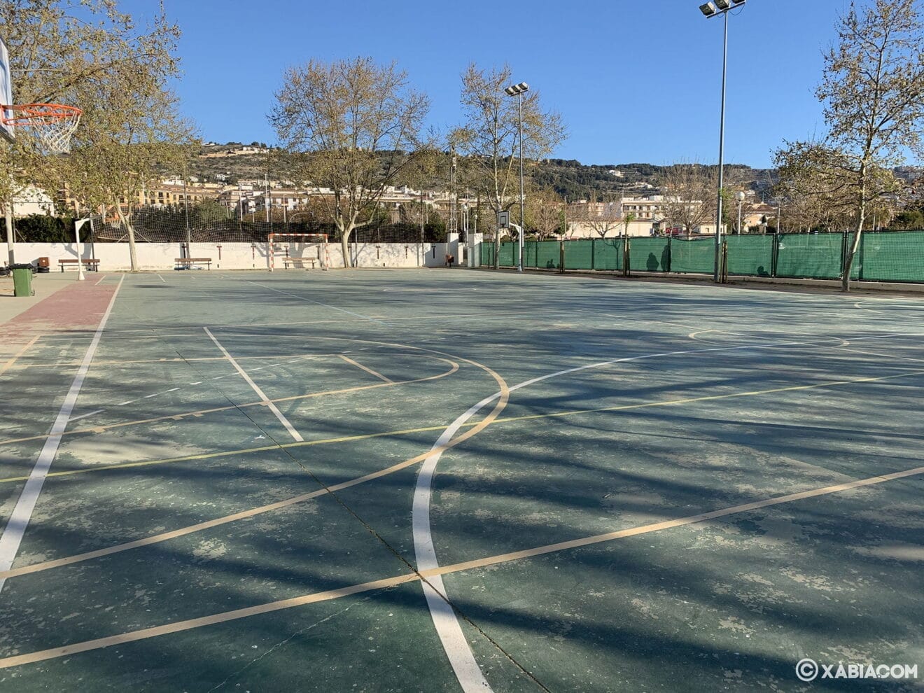 Cancha de basket y fútbol del CEIP Trenc d'Alba de Xàbia