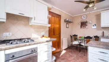 Cocina en un chalet de alquiler para vacaciones al lado de Jávea – Aguila Rent a Villa