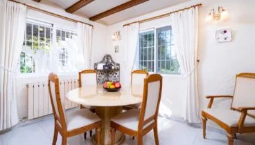 Comedor en un chalet de vacaciones en Benitachell – Aguila Rent a Villa