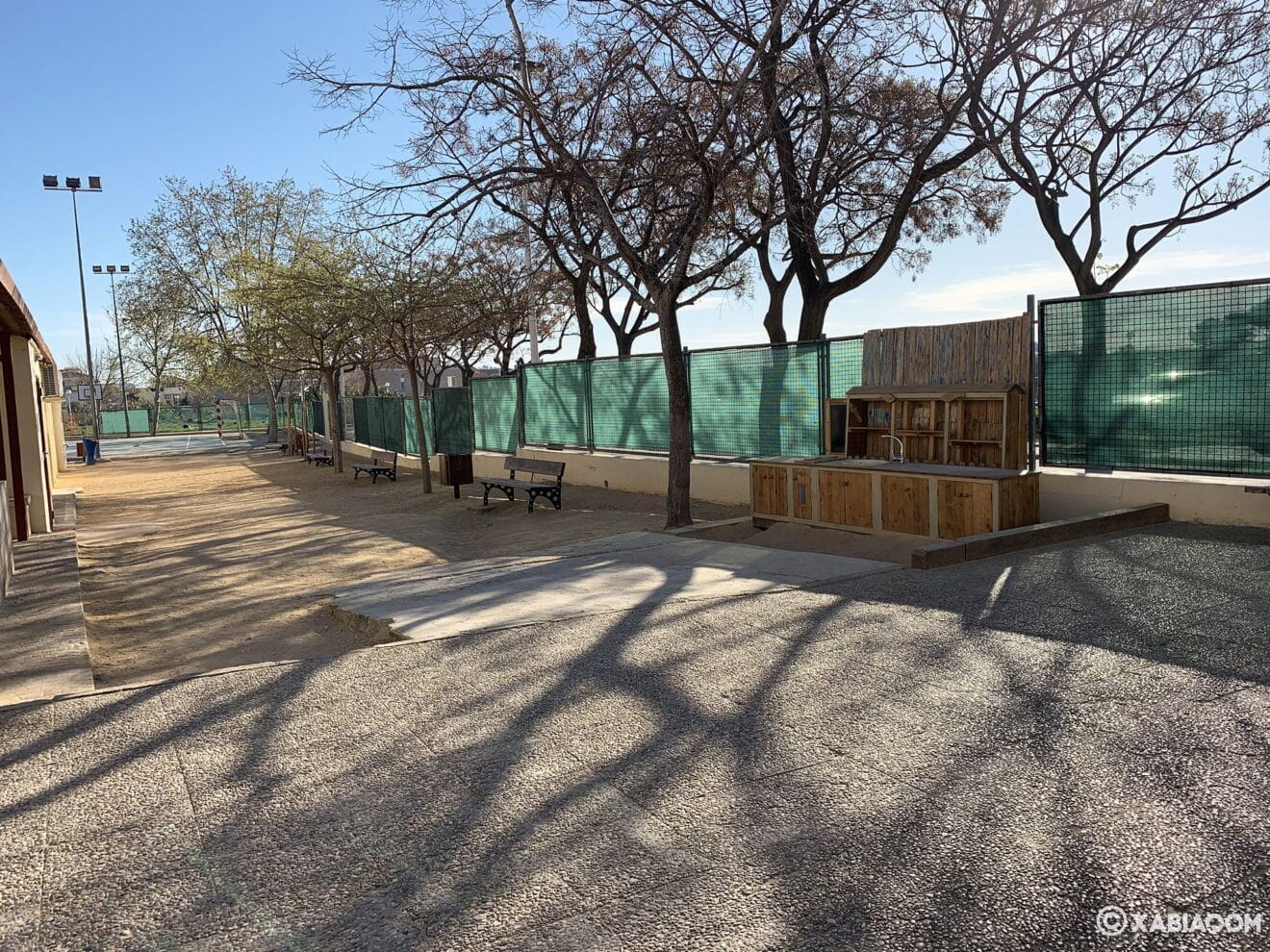Diferentes zonas en el patio del CEIP Trenc d'Alba de Xàbia