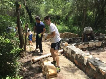 El xabiero construyendo la primera casa