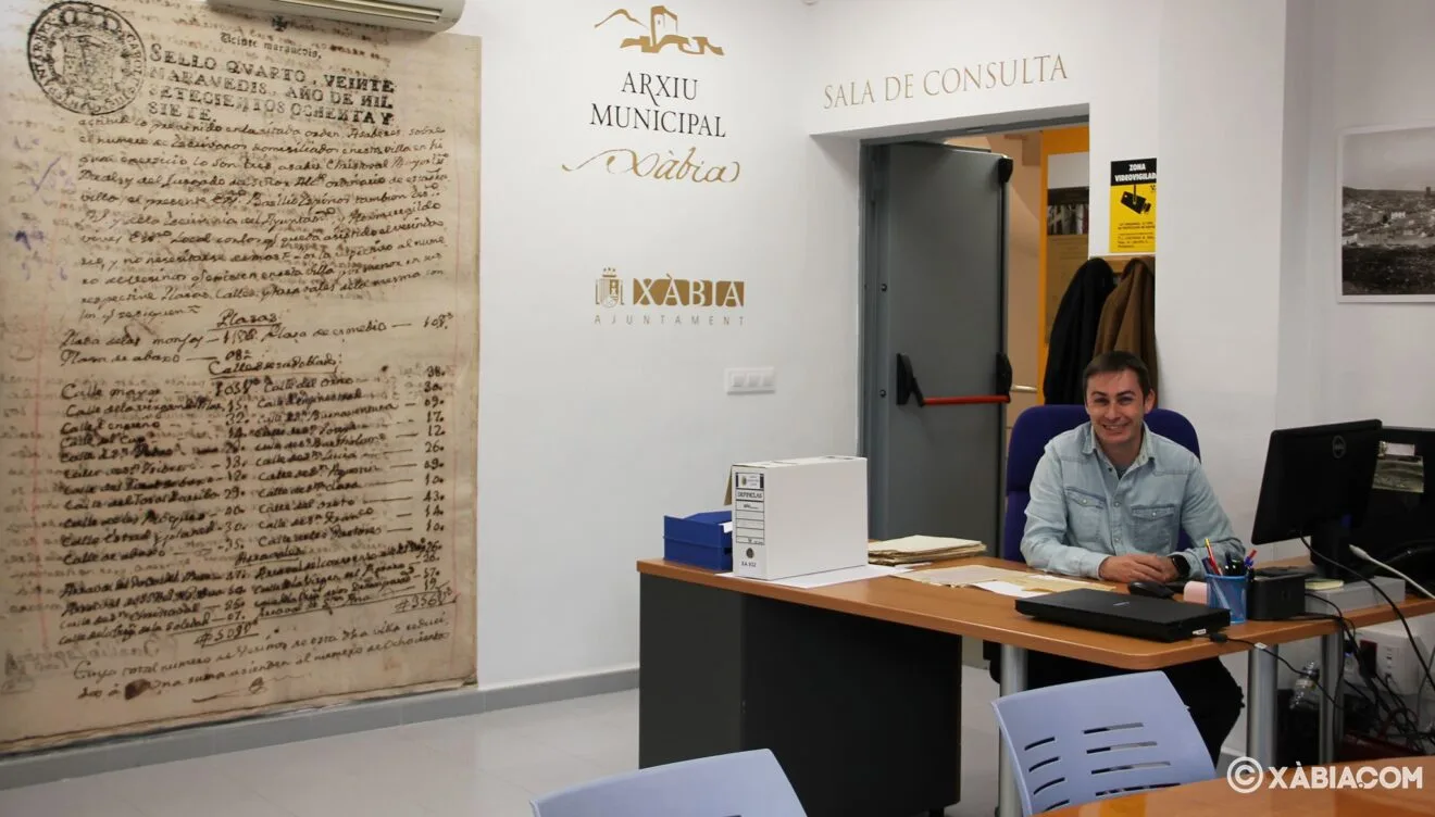 Entrada a la sala de consulta en el Arxiu Municipal de Xàbia