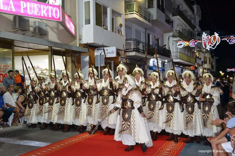 Escuadra de la Filà Almoradins en el desfile de la Capitanía 2019