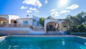 Exterior de una casa de vacaciones en Benitachell – Aguila Rent a Villa