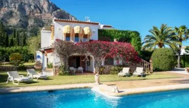 Vista general de un chalet en venta en Jávea – Xabiga Inmobiliaria