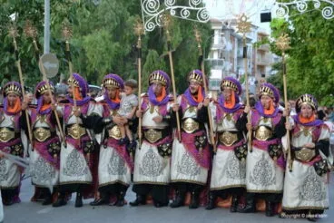 Filà Almoradins en el desfile de 2018