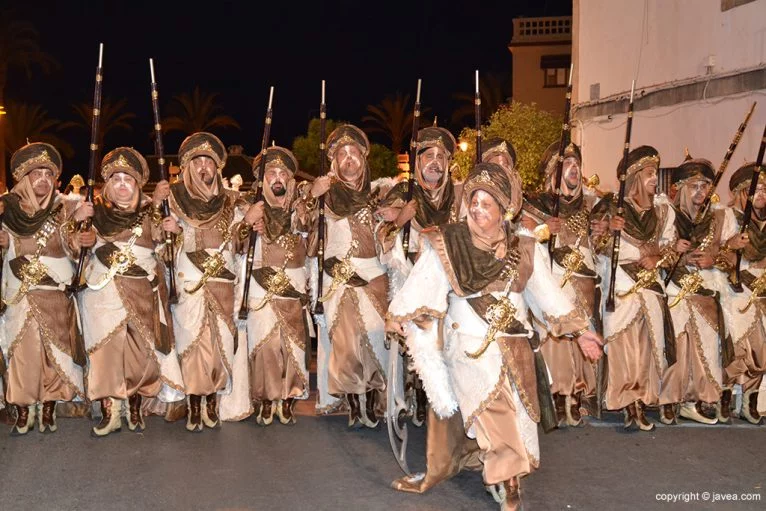 Filà Almoradins en el desfile de 2015