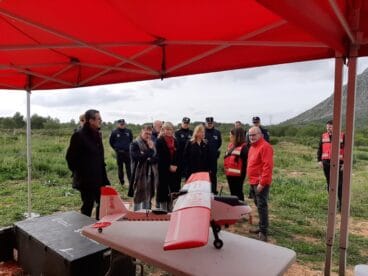 Gabriela Bravo en la demostración de drones de búsqueda