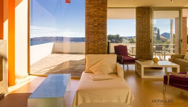 Imagen: Grandes ventanales en una propiedad en venta en Jávea - MORAGUESPONS Mediterranean Houses