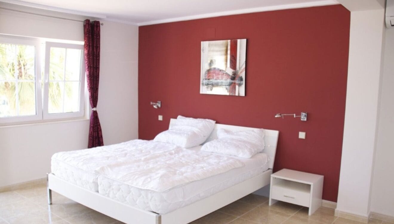 Una de las cinco habitaciones de una villa de alto standing en venta en Jávea - Terramar Costa Blanca