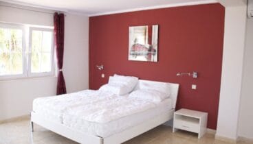 Una de las cinco habitaciones de una villa de alto standing en venta en Jávea – Terramar Costa Blanca