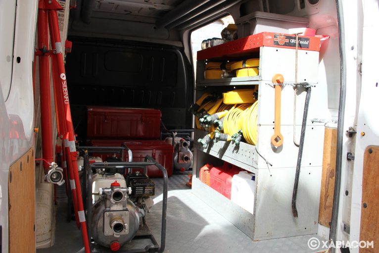 Interior de la furgoneta de Protección Civil Xàbia con el sistema Sideinfo