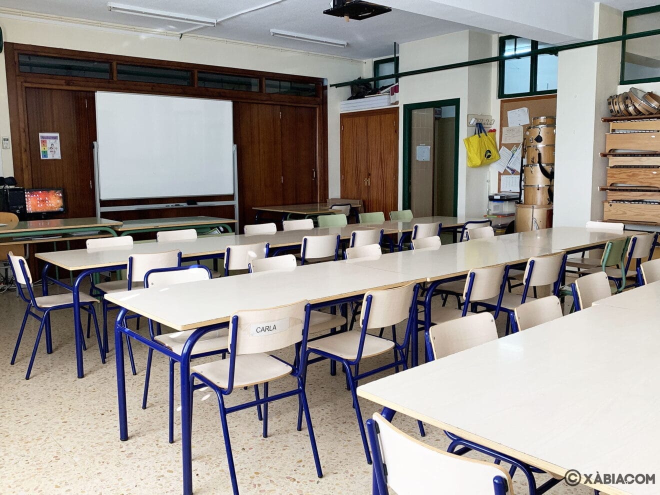 Vista general de un aula por dentro en el CEIP Trenc d'Alba de Xàbia