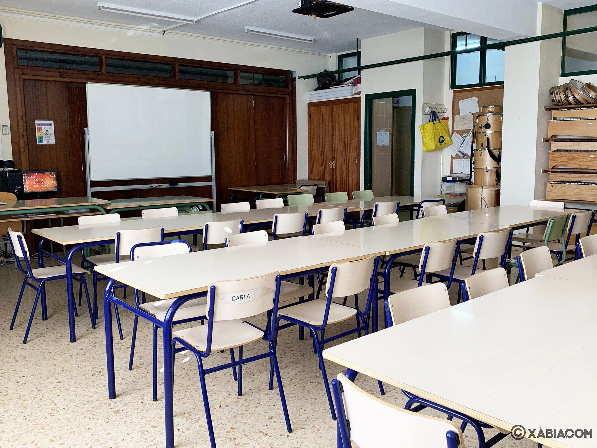 Vista general de un aula por dentro en el CEIP Trenc d’Alba de Xàbia