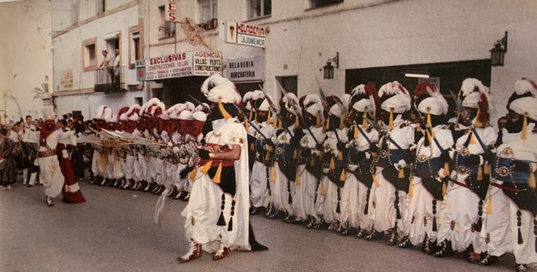 Las dos escuadras de la Filà Almoradins en 1983