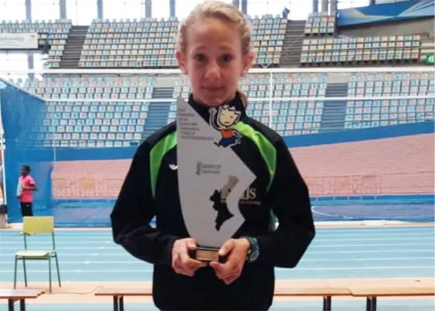 Imagen: María Devesa en el velódromo Lluis Puig