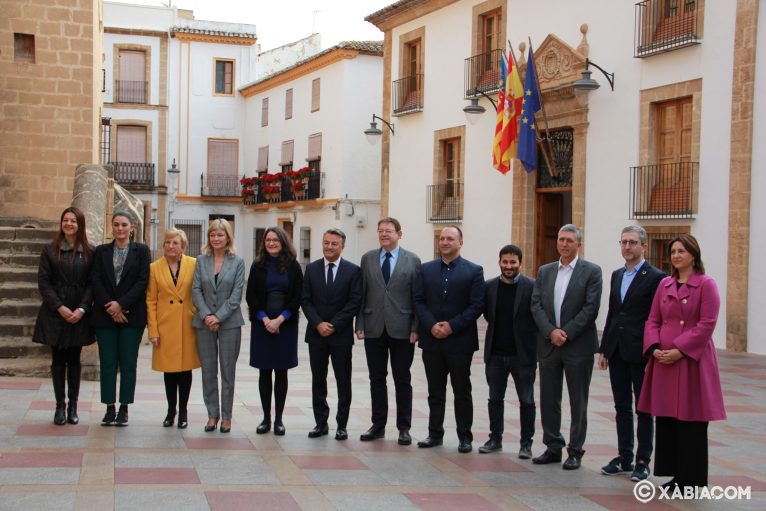 Miembros del Consell junto al alcalde de Xàbia