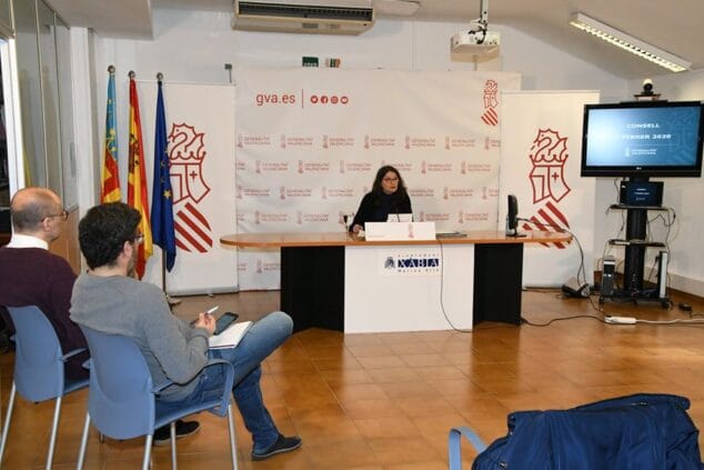 Imagen: Mónica Oltra en la Biblioteca Municipal