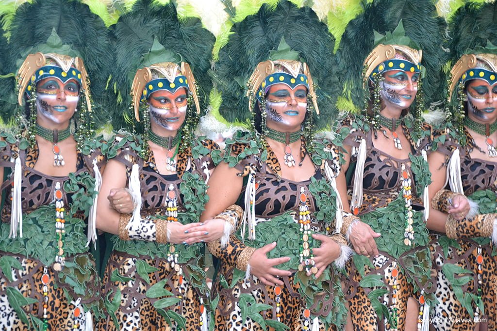 Parte de la escuadra de la Filà Xibia en el desfile de gala