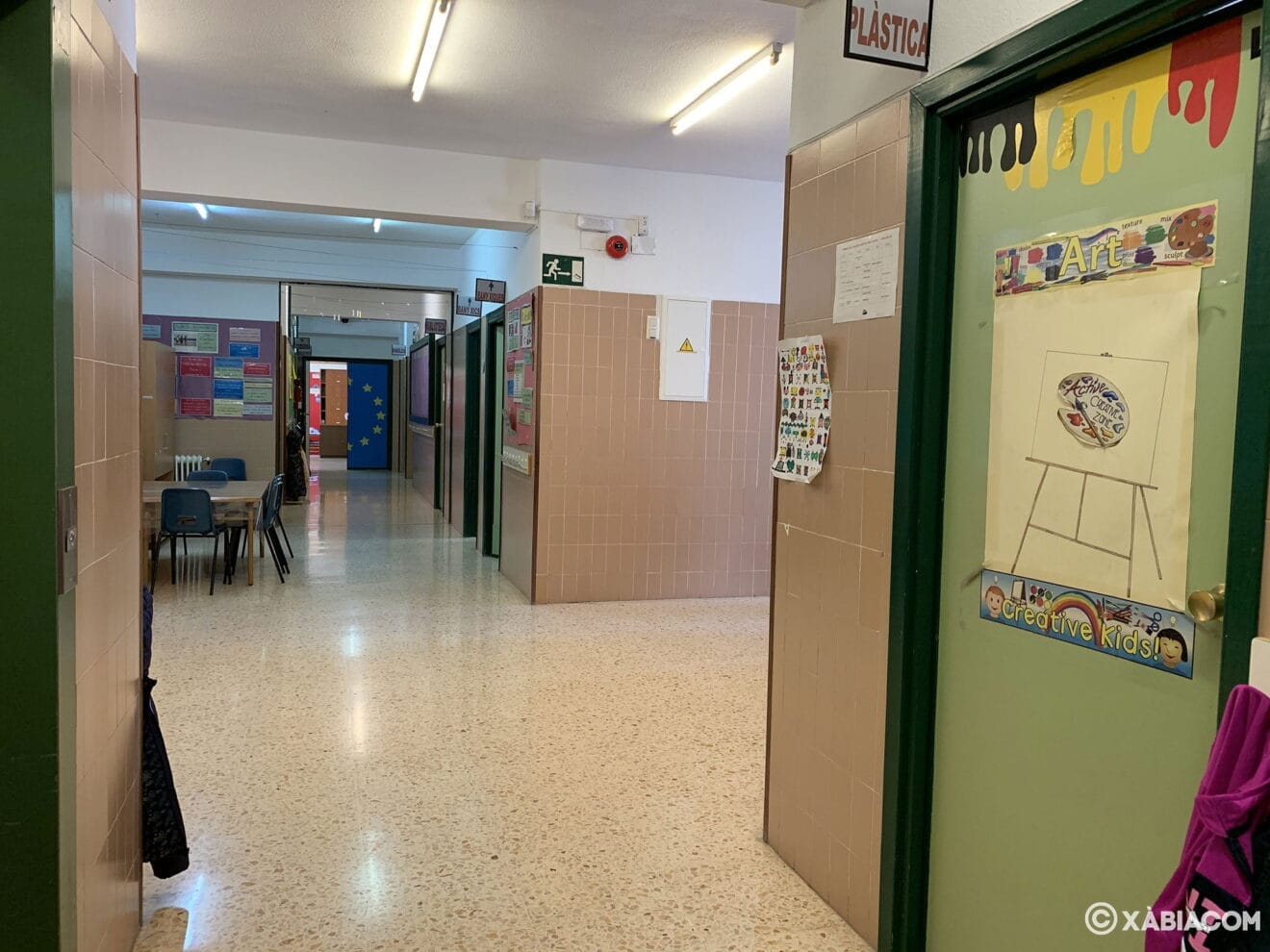 Pasillo interior del Colegio Trenc D'Alba de Jávea