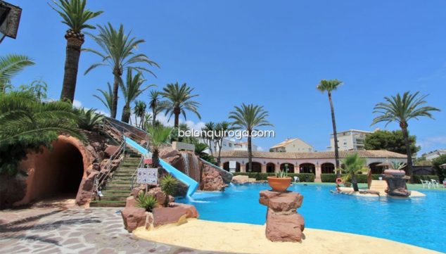 Image: Pool of a bungalow for sale in Jávea - Inmobiliaria Belén Quiroga