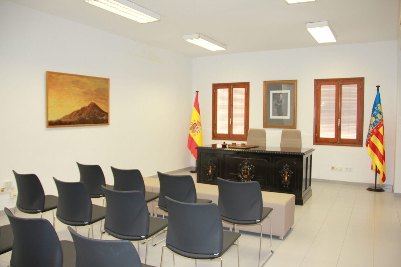 Sala principal del Juzgado de Paz de Jávea