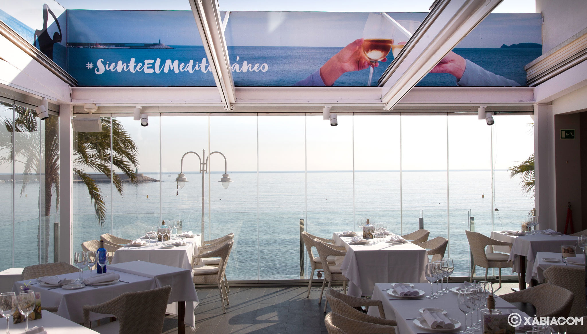 Terraza cubierta con vistas al mar – Restaurante Noray