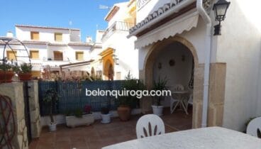 Terraza en la parte baja de un bungalow en venta en Jávea – Inmobiliaria Belen Quiroga