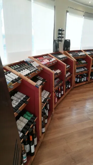 Zona de vinos low cost en Casa del Vino