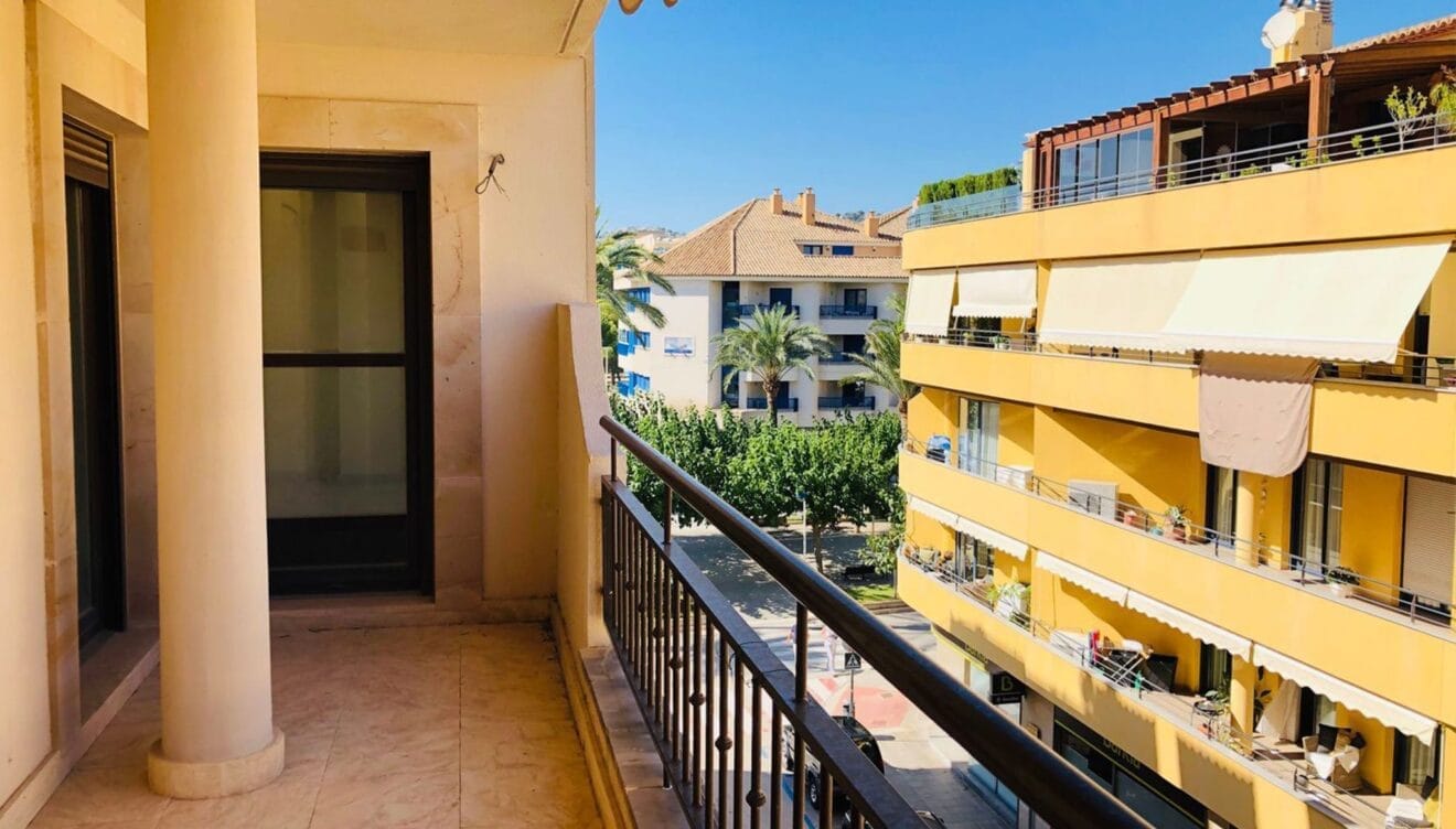Balcón de un piso de dos habitaciones en venta en Moraira - Mare Nostrum Inmobiliaria