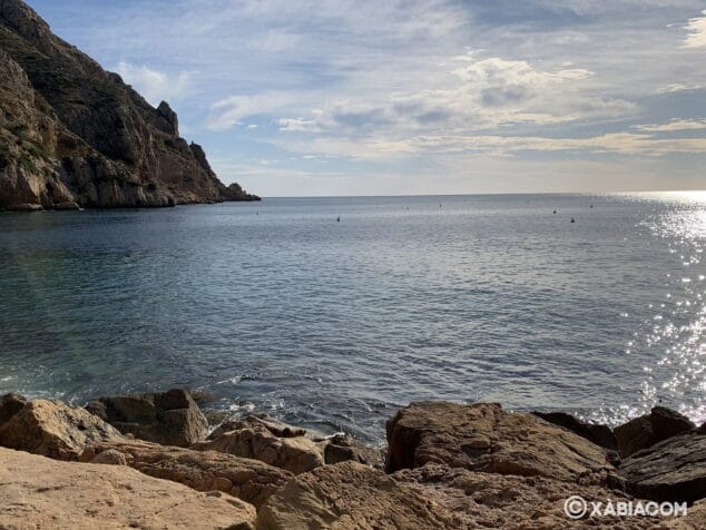 Imagen: Boyas instaladas por Conselleria en la playa Tangó