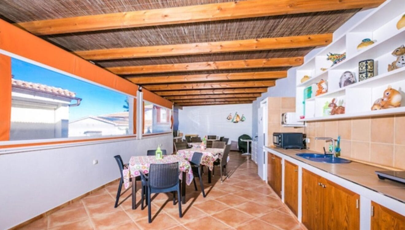Comedor exterior de una casa de alto standing en venta en Jávea - Terramar Costa Blanca