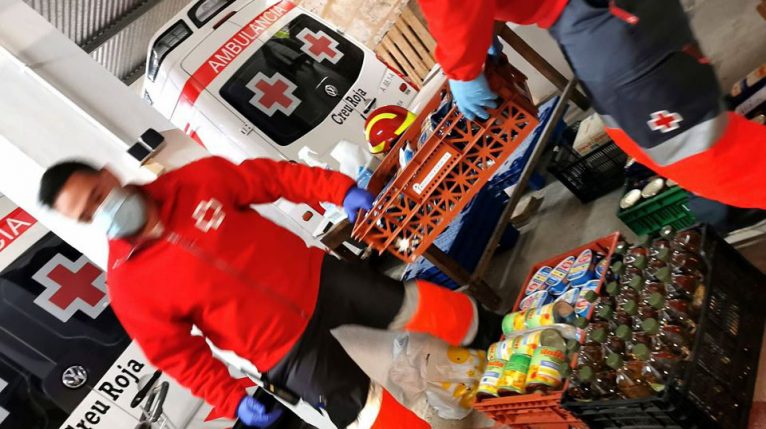 Cruz Roja atiende a las familias necesitadas