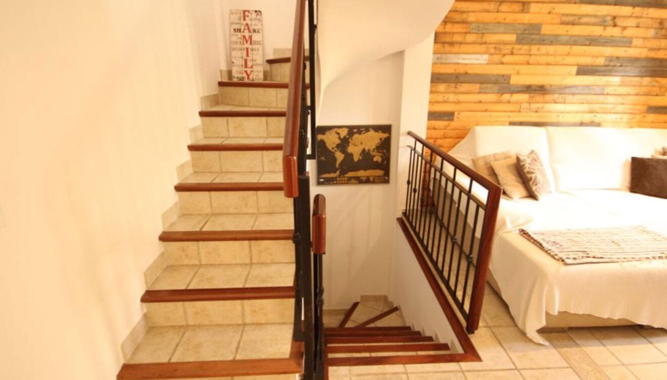 Distribuidor en un adosado en venta en Jávea - Atina Inmobiliaria