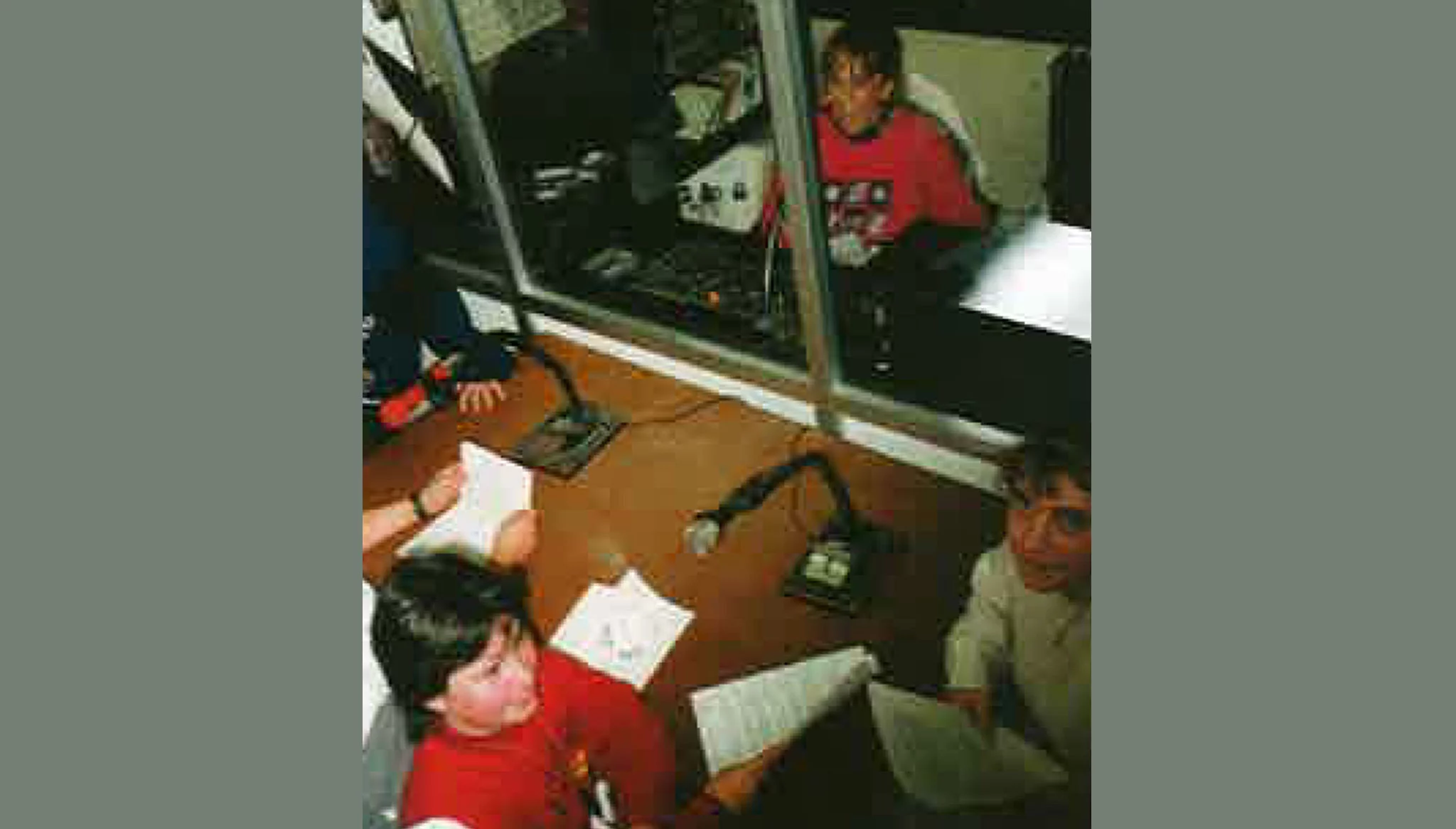 Emisora de radio del CEIP Trenc d’Alba, llamada «Radio Amanecer» (Foto extraída del libro «25 anys al CEIP Trenc d’Alba», de 2009)