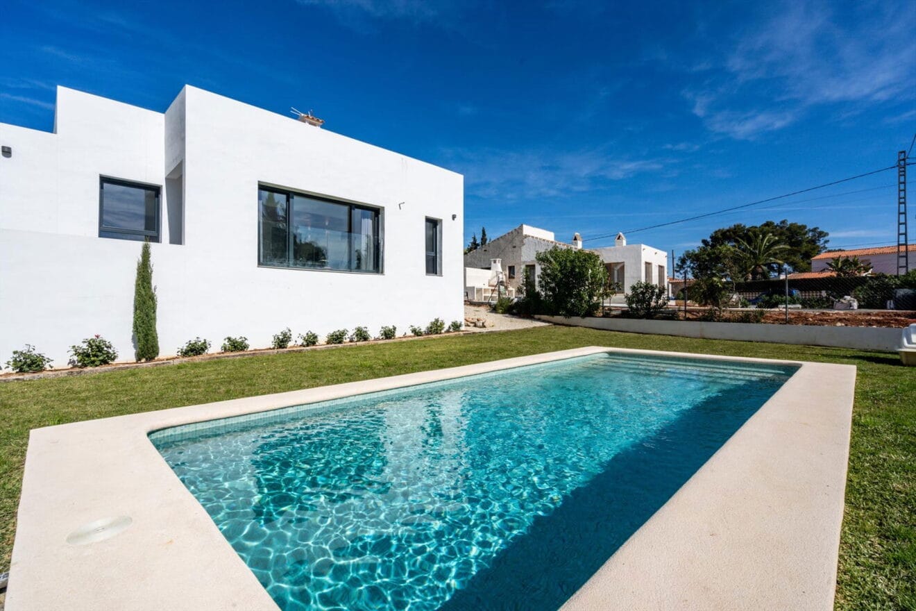 Vista exterior de una casa de alquiler para ocho personas en Jávea - Aguila Rent a Villa