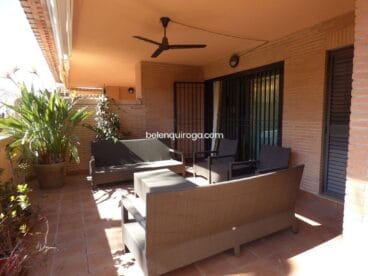 Terraza con zona de estar en un adosado en venta en Jávea – Inmobiliaria Belen Quiroga