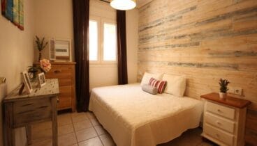 Una de las tres habitaciones de un adosado en venta en Jávea – Atina Inmobiliaria