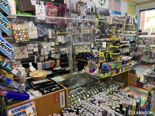 Imagen: Mámpara de plástico en el mostrador de un comercio chino