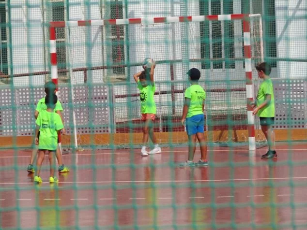Imagen: Niños en la Escuela Multideportiva Xàbia