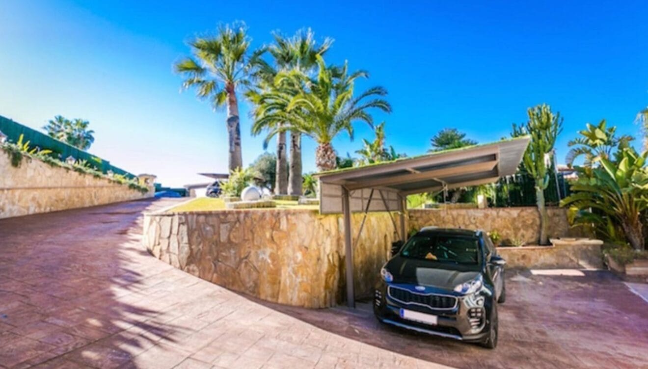 Parking en una casa de alto standing en venta en Jávea - Terramar Costa Blanca